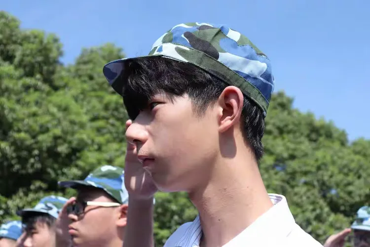 开云- 新疆牧民转场 