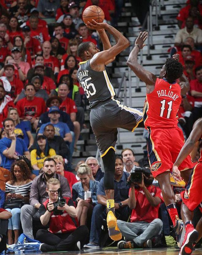 开云-浓眉哥在塞尔维亚队比赛中势不可挡,突破纪录引发热议!的简单介绍