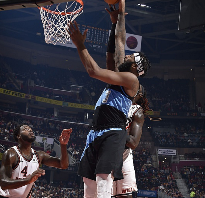 开云- 快船队科怀伦纳德迈出新一步